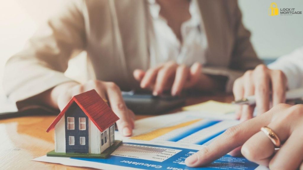 A reliable mortgage broker presents flexible loan options and organizes paperwork for a transparent approval process.